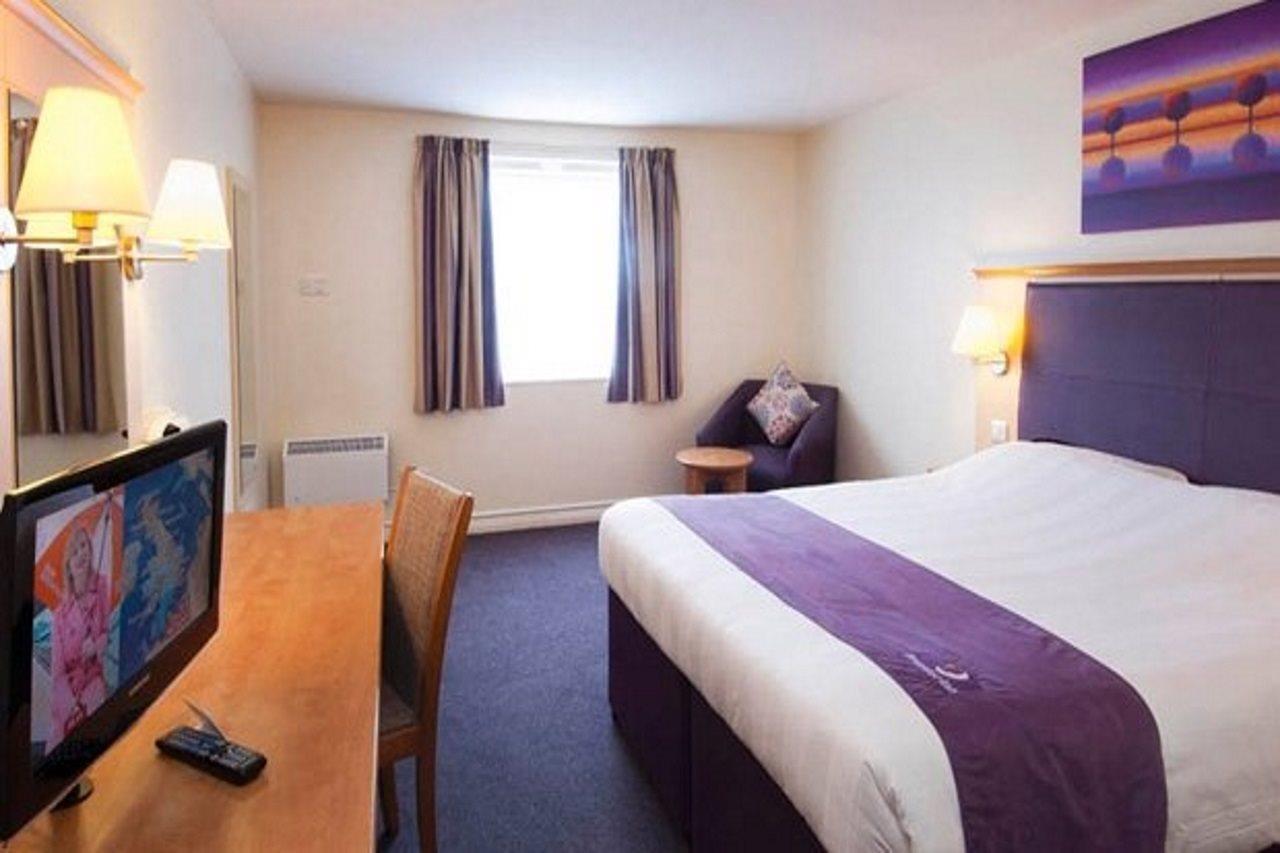 Premier Inn Newport Wales Exterior foto